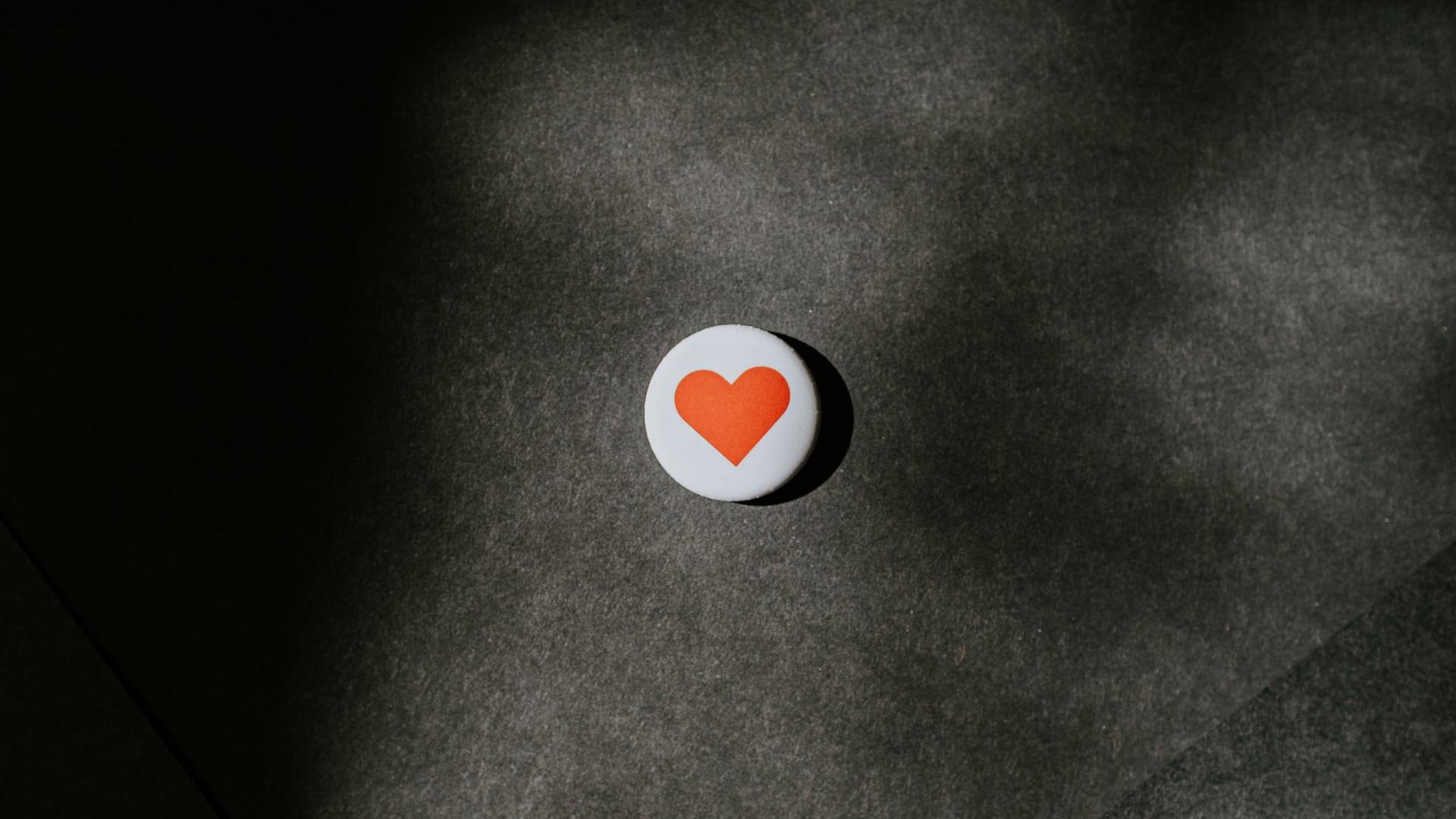 round white and red heart button-pin
